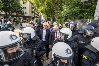 Riots in the run-up to the AFD party conference in Essen, demonstrators try to prevent AFD