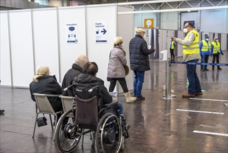 Start in the vaccination centre for corona vaccinations, in a hall of Messe Essen, for people over