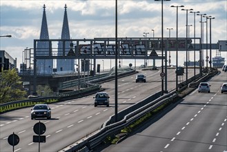 Effects of the coronavirus crisis, little traffic on the B 55a city motorway, Cologne Cathedral,