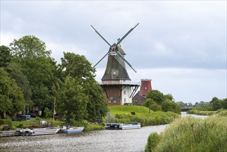 Twin mills at the old Sieltief, windmill, Greetsiel, East Frisia, Lower Saxony, Germany, Europe