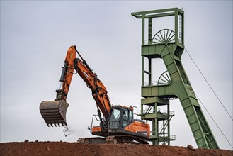 Work on the construction site of the real estate project Stadtquartier Essen 51, in Essen, on the