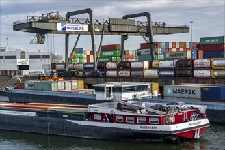 Port of Duisburg Ruhrort, Container freighter being loaded and unloaded at DeCeTe, Duisburg