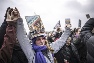 150, 000 people gather around the Bundestag in Berlin to build a human wall against the shift to