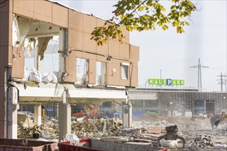 Demolition of the old shopping centre in Dresden-Nickern by the investor Krieger. The new building