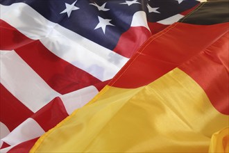 Symbolic image of the German and US flags