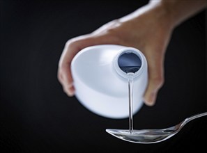 Topic: A person pours a liquid onto a spoon in Berlin, 09/08/2024