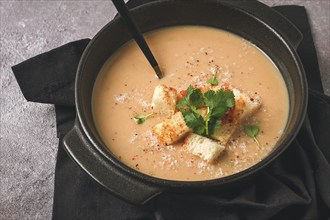 Cream soup, mashed soup, beige, mushroom, onion, cauliflower, vegetarian soup