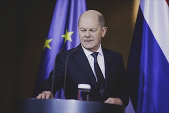 Olaf Scholz (SPD), Federal Chancellor, at a press conference following a joint meeting with Srettha