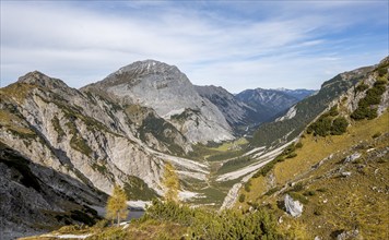 Hiking trail to the Lamsenspitze, view into the Falzthurntal, behind the summit of the Sonnjoch,