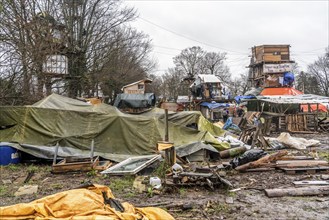 2nd day of the clearing of the hamlet Lützerath, by the police, of tree houses and huts, of climate