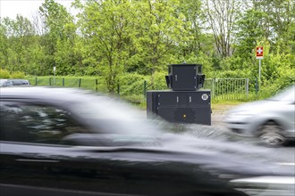 Semi-stationary speed camera on the B227, Hattinger Straße, used by the city of Gelsenkirchen,