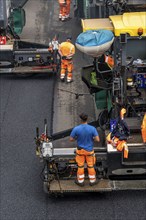 Renewal of the road surface on the A40 motorway between the Kaiserberg junction and Mülheim-Heißen,