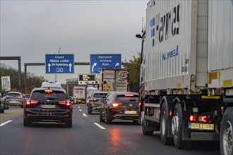 Traffic jam on the A40 motorway, at the Kaiserberg junction, due to construction work, North