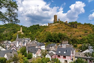 Monreal, idyllic half-timbered village in the Elz valley, ruins of the Löwenburg and, to the left,