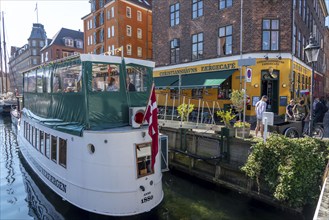 Christianshavns, residential buildings, restaurant Christianshavns Færgecafé, on the Wilders Canal,