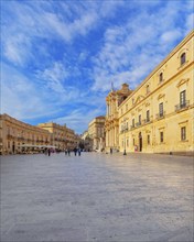 Piazza Duomo, Ortygia, Syracuse, Sicily, Italy, Europe