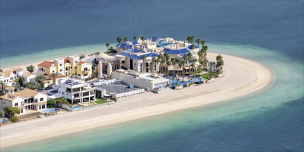 Luxury villas properties on The Palm Jumeirah man-made island with beach panorama in Dubai, United