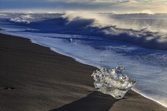 Ice floes on the beach, waves, sunny, morning mood, winter, Diamond Beach, Breidamerkursandur,