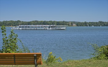 Bank, Schwanenallee viewpoint, Berlin excursion steamer, Stern & Kreis, Jungfernsee, Havel,