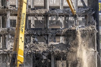 Construction site on Haroldstraße, demolition of a former office building, after complete gutting