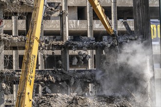 Construction site on Haroldstraße, demolition of a former office building, after complete gutting