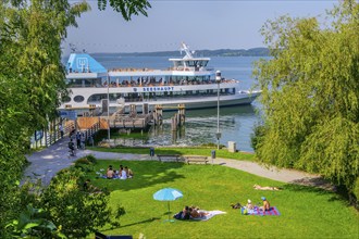 Jetty with tour boat, Seeshaupt, Lake Starnberg, Bavarian Alpine Foreland, Upper Bavaria, Bavaria,