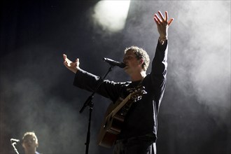 Vincent Waizenegger, singer of the band Provinz at the Highfield Festival on Friday, Störmthaler