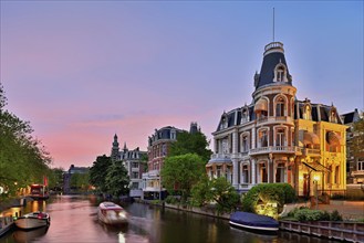 Villa from the end of the 19th century between Weteringschans and the Singelgracht, opposite the