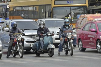 Motorbikes, mopeds and cars in traffic chaos, Ratchamnoen Klang Road, road traffic in Bangkok,