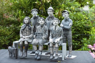 Sculpture of a school class from the sixties, history, education, education, baby boomers, pupils,