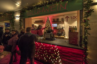 Mulled wine stand at the Christkindlesmarkt, Nuremberg, Middle Franconia, Bavaria, Germany, Europe