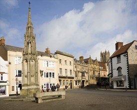 Crown Hotel and market cross in historic Market Place, Glastonbury, Somerset, England, United