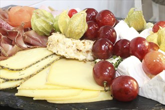 Party service: Cold platter with cheese, ham and grapes