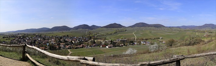 View of the Palatinate Forest from the small Kalmit (Ilbesheim near Landau)