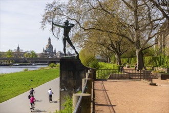 Archer on the banks of the Neustadt Elbe with Church of Our Lady, Dresden, Saxony, Germany, Europe