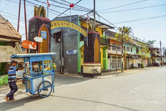 Street scene with trader in Bangsal, street, street vendor, urban, city, kiosk, flying trader,