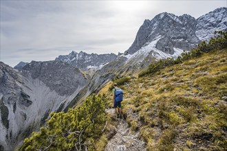 Mountaineers on a hiking trail on the ridge of Hahnkampl, mountain panorama with rocky steep peaks,