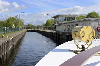 Boat entering the Brandenburg sluice, Brandenburg, Germany, Europe