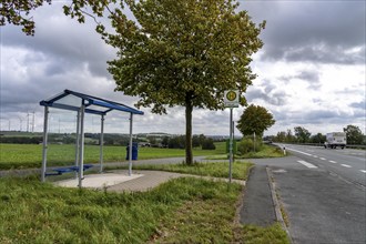 Bus stop in the countryside, on the B68, new, modern bus shelter, line to Warburg, Ostwestfalen