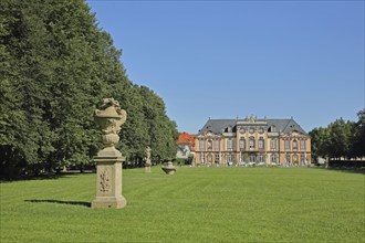 Baroque castle and castle park with lidded vase, Molsdorf, Erfurt, Thuringia, Germany, Europe