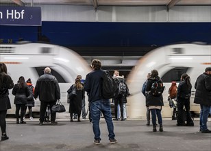 Station, RRX regional express train on platform, passengers, Essen, North Rhine-Westphalia,