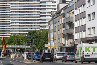 Residential buildings, older apartment blocks, facades on Dickswall, behind residential tower