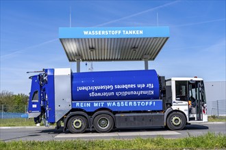 Hydrogen filling station, waste disposal vehicle, refuse truck, from Gelsendienste in