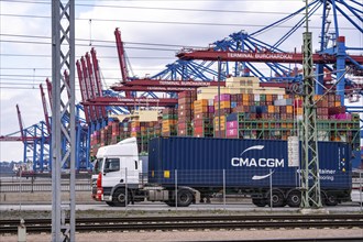 Port of Hamburg, Waltershofer Hafen, container ships, lorries bring and collect freight containers