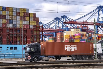 Port of Hamburg, Waltershofer Hafen, container ships, lorries bring and collect freight containers