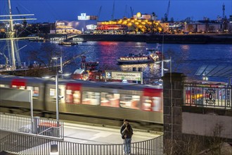 Port of Hamburg, elevated railway at Landungsbrücken station, U3, Hamburg, Germany, Europe