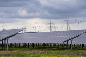 Wind farm and large-scale photovoltaic system, north-east of Bad Wünnenberg, near the village of