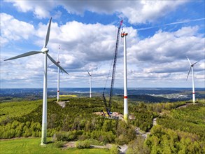 Erection of a wind turbine, wind energy plant, assembly of the ring generator, with a crawler