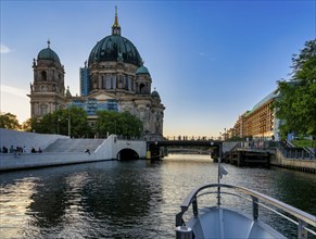 Evening sun, the Spree and the Berlin Cathedral, Berlin, Germany, Europe