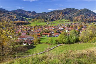 Local view in autumn, Schliersee, Mangfall mountains, Upper Bavaria, Bavaria, Germany, Europe